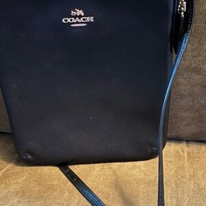 EUC Black Slim Coach of NY Embossed Tote w/Inner/Outer Pockets Adjustable Strap
